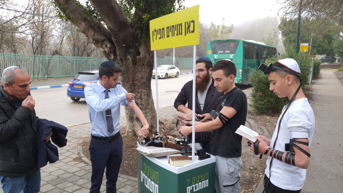 ראש העיר קרית שמונה: אצלנו מותר להניח תפילין