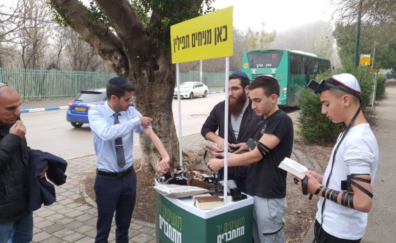 ראש העיר קרית שמונה: אצלנו מותר להניח תפילין