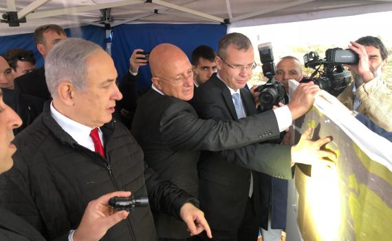 ראש הממשלה סייר עם 'צוות המאה' באריאל