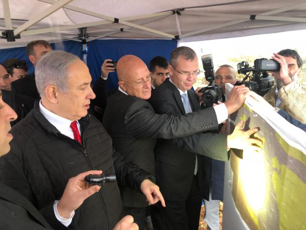 ראש הממשלה סייר עם 'צוות המאה' באריאל