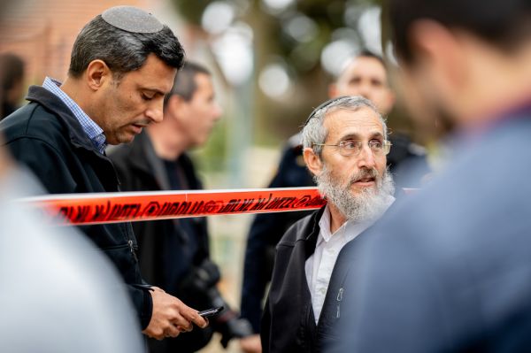 רקטה בישיבת שדרות | הרב פנדל: "האוייב מנסה להרוס"