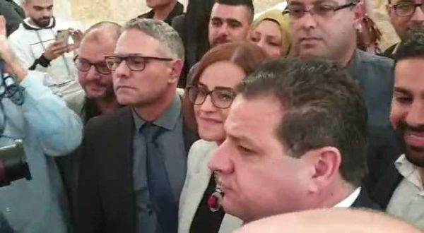 "מחבלת החוצה" • צפו במהומה סביב היבא יזבק