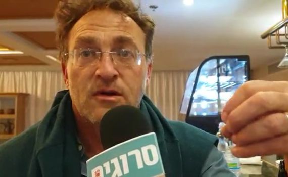 כשדתי נכנס לביה"כ יש לו הוראות הפעלה, לחילוני אין