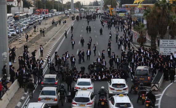 עומסי תנועה כבדים צפויים בכביש 4 עקב הפגנת הפלג הירושלמי