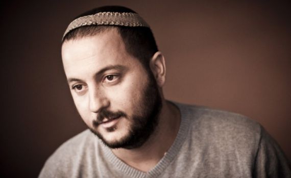 צפו: אבי בניון בתפילה לבחירות השלישיות