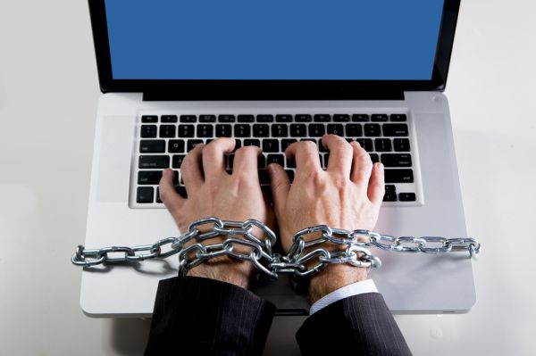 יום המשפחה: אימהות ואבהות בעבדות המודרנית