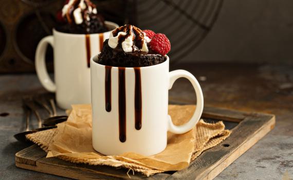 להיט לחורף: כך תכינו עוגת שוקולד במיקרוגל ב-2 דקות!