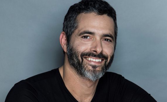 ראיון | דן שפירא לומד יהדות ומככב בהצגה "תיקון"