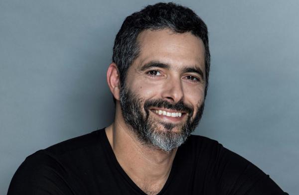 ראיון | דן שפירא לומד יהדות ומככב בהצגה "תיקון"