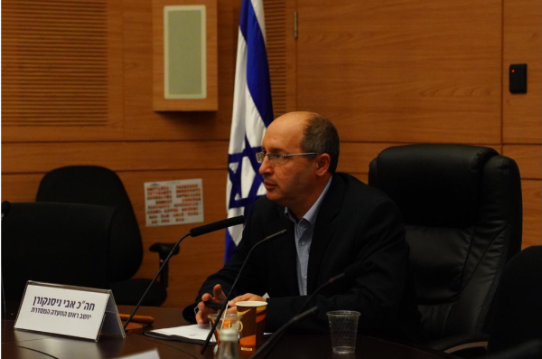 "הופעלו לחצים לדחות את חוק איסור צריכת זנות"