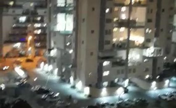 מדהים: שכונת 'הדר גנים' בשירת מרפסות. צפו