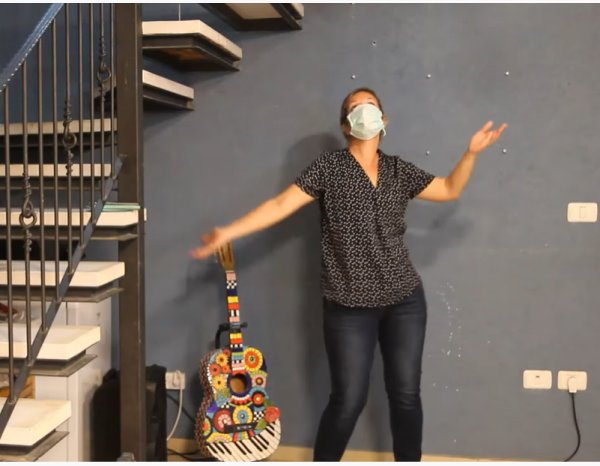 בוטלו ההצגות, אז השחקנית הוציאה 'קליפ קורונה'