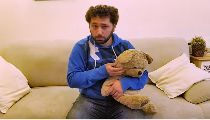 'אצלי הכל בסגר': אנדרדוס בלהיט מיוחד לקורונה. צפו