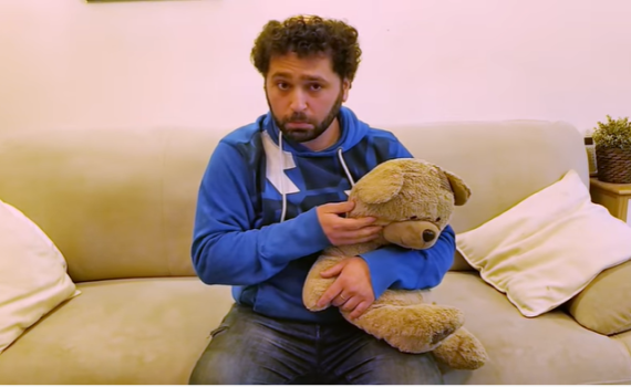 'אצלי הכל בסגר': אנדרדוס בלהיט מיוחד לקורונה. צפו