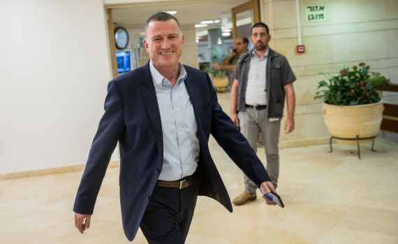 אין כינוס מעל 10 אנשים: אדלשטיין חתם על צו לניהול הכנסת