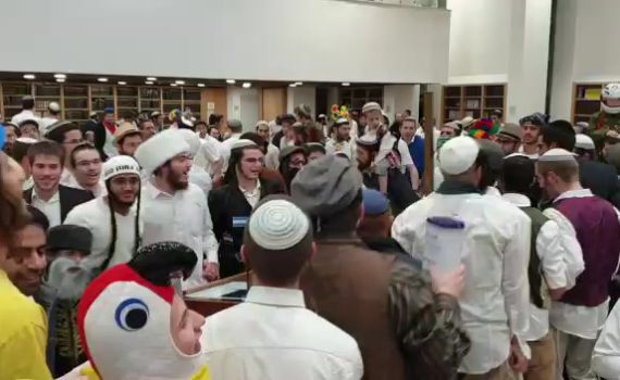 רב חטמ"ר מנשה: הצד הרוחני של חג הפורים