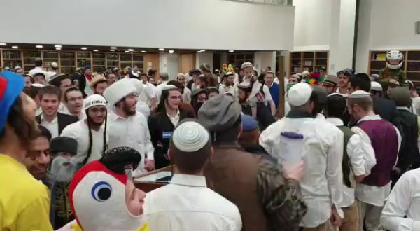 רב חטמ"ר מנשה: הצד הרוחני של חג הפורים