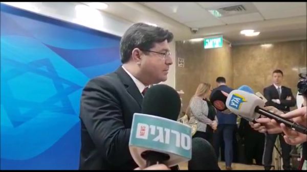 "מרמה והפרת אמונים של כחול לבן לציבור הבוחרים"