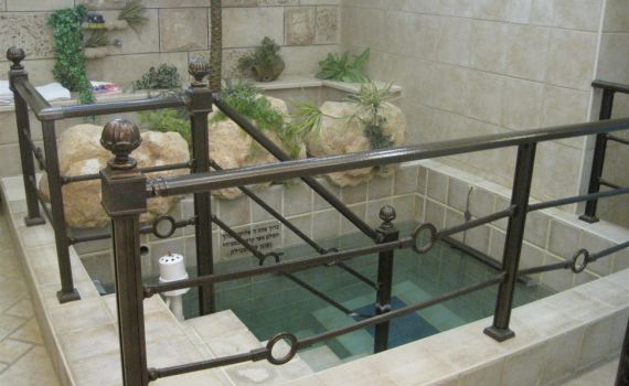 חולה קורונה שטבל במקווה נקנס ב-5000 שקל