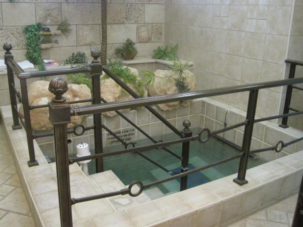 חולה קורונה שטבל במקווה נקנס ב-5000 שקל