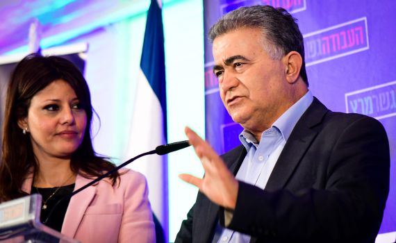 עמיר פרץ: אני בקשר עם אורלי לוי, שתמליץ על גנץ