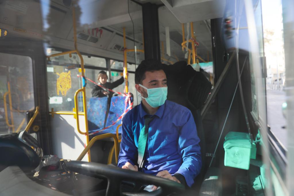 תיעוד: חולה קורונה התגלה באוטובוס, הורד בכביש 1