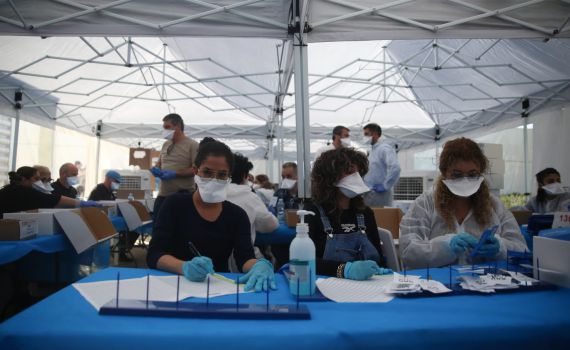 צפו: כך סופרים את הקלפיות של מבודדי הקורונה