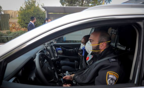 צפו: מעצר משטרתי של אדם שהפר בידוד