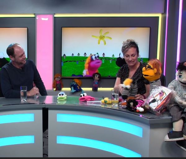 מה עושים עם הילדים בבית? כך תבנו יחד בובות מדליקות