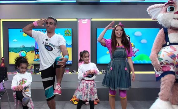 בבית עם אביה: עושים ספורט מהבית עם רועיקי מצחיקי