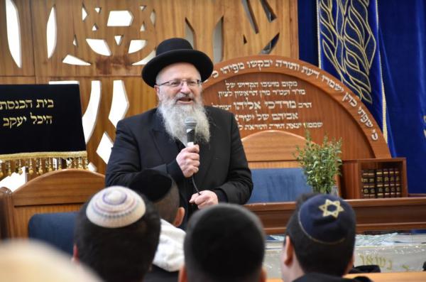 צפו: שיעורו השבועי של הרב שמואל אליהו