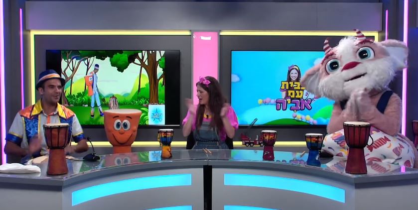 בבית עם אביה: לומדים לתופף על הכל עם אדמימו