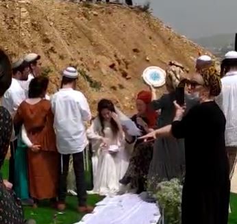 חתונה מרגשת בביתו של הרב אלי סדן בעלי. צפו