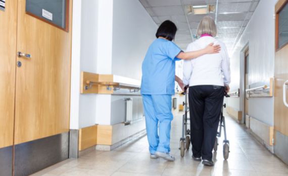 אישום: דקר קשישה שסירבה להינשא לו