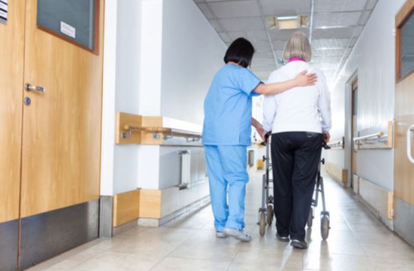 אישום: דקר קשישה שסירבה להינשא לו