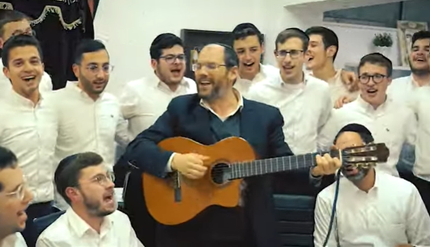 היישר מהתוספות: אהרן רזאל במשלוח מנות מוזיקלי