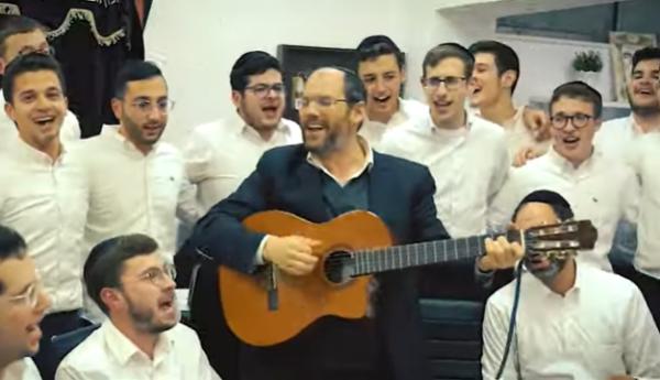 היישר מהתוספות: אהרן רזאל במשלוח מנות מוזיקלי