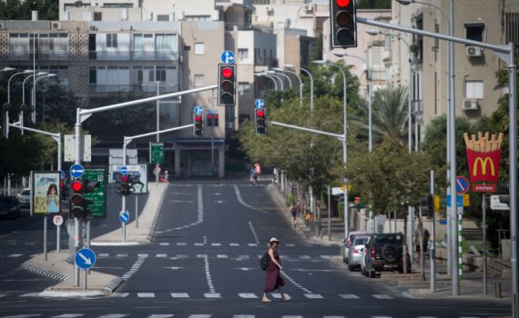 בתי הכנסת ייסגרו; יציאה מהבית תותר לזמן קצר