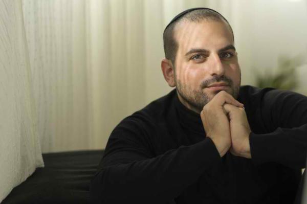 צפו: עקיבא בהופעה מיוחדת לימי הקורונה