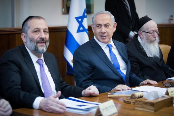 נתניהו למפלגות החרדיות: "תנו צ'אנס לליברמן"