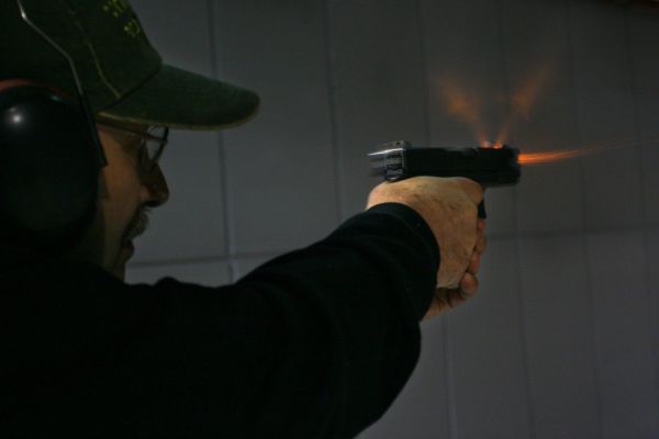 גנב את האקדח של אביו ומכר אותו בטלגרם