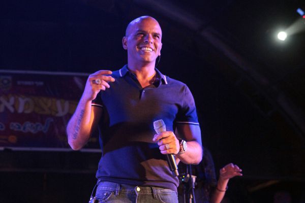 מזל טוב: אייל גולן התחתן הערב עם דניאל גרינברג