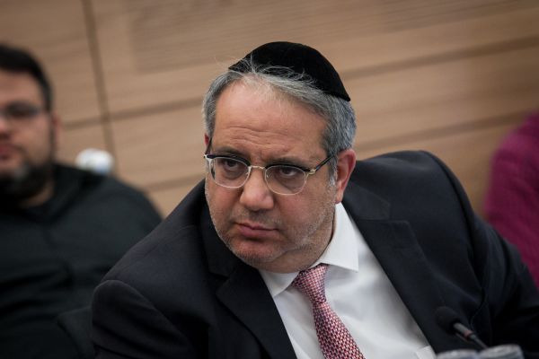 להם מותר? מגיש בתאגיד קרא לא להצביע נתניהו