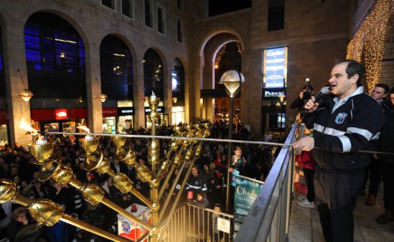 תפילת הילדים לשלומו של מייסד איחוד הצלה אלי ביר