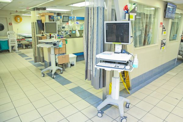 מנהלת מחלקה באיכילוב נדבקה בנגיף הקורונה