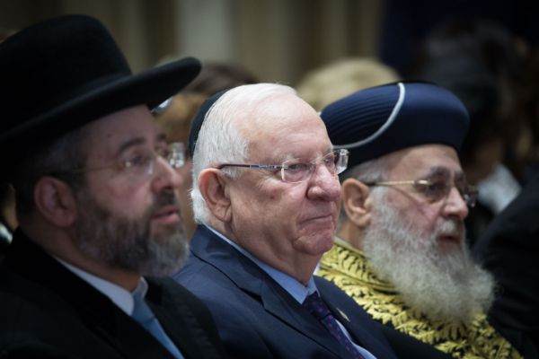 נדבקים בבתי כנסת? הרבנים הראשיים מוציאים הבהרה