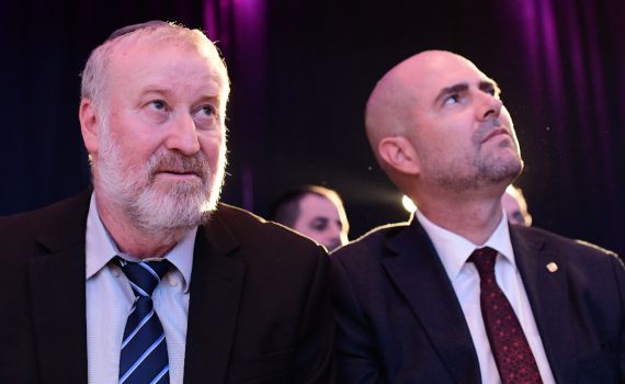 הגבלת הפגנות | עימות בין היועמ"ש, אוחנה וכחול לבן