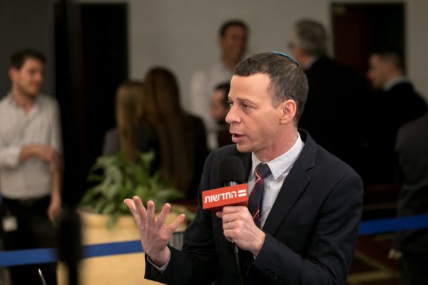 עמית סגל: הבחירות הבאות קרובות משחשבנו