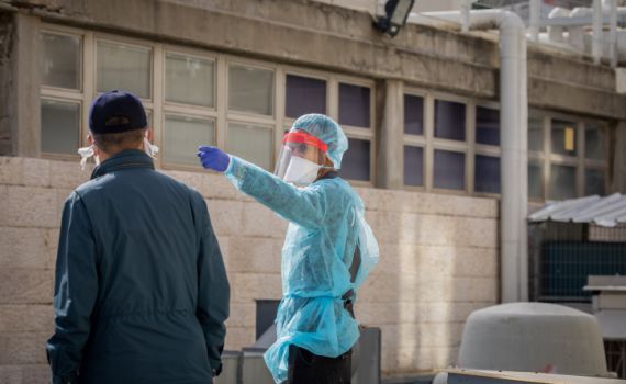 טכנאי רנטגן בשערי צדק התגלה כחולה קורונה