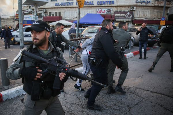 צפו: לוחמי מג"ב תופסים מיידי אבנים בירושלים